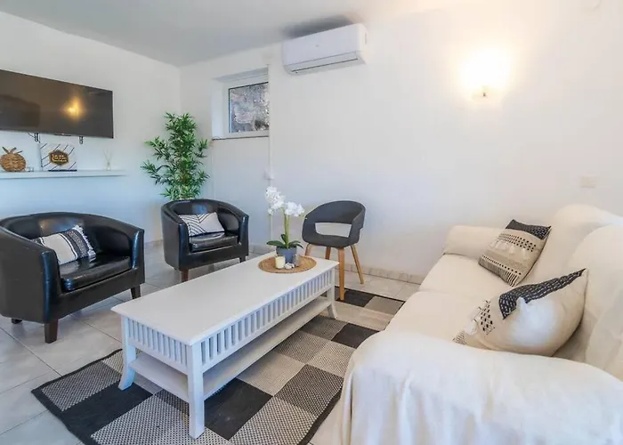 La Maison Snoopy, 6-8 Persons, Near Beach, Seaview Apartment *