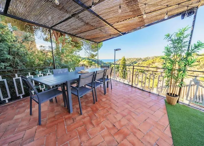 Apartament La Maison Snoopy, 6-8 Persons, Near Beach, Seaview Lloret de Mar